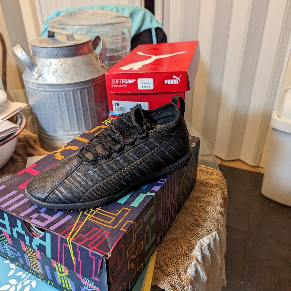 Puma tennis shoes